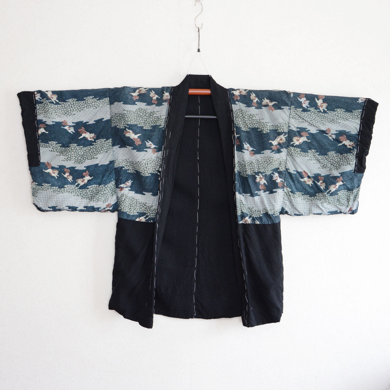 Showa Era Japanese Vintage Men's Haori Black with Karajishi Lining Tailor's Thread Accent
