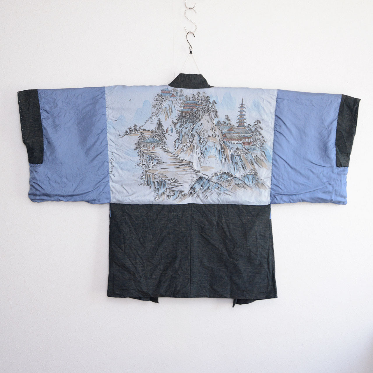 Vintage Showa-Era Men's Haori | Stunning Lining Art | Unique Modern Jacket Style