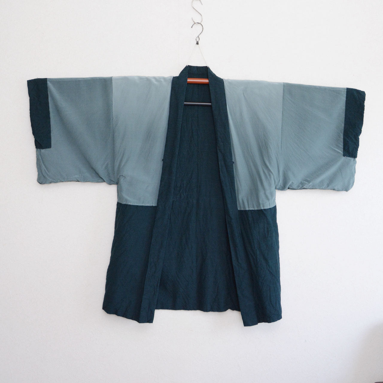 Green Japanese Kimono Haori with Detailed Scenic Artwork on Lining