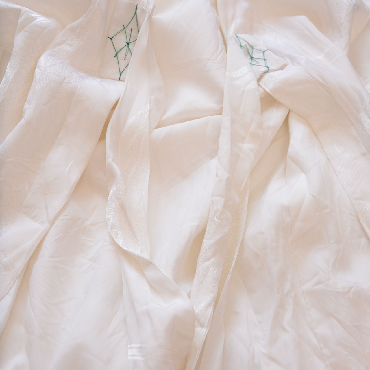 Crane and auspicious motifs on white juban for kids