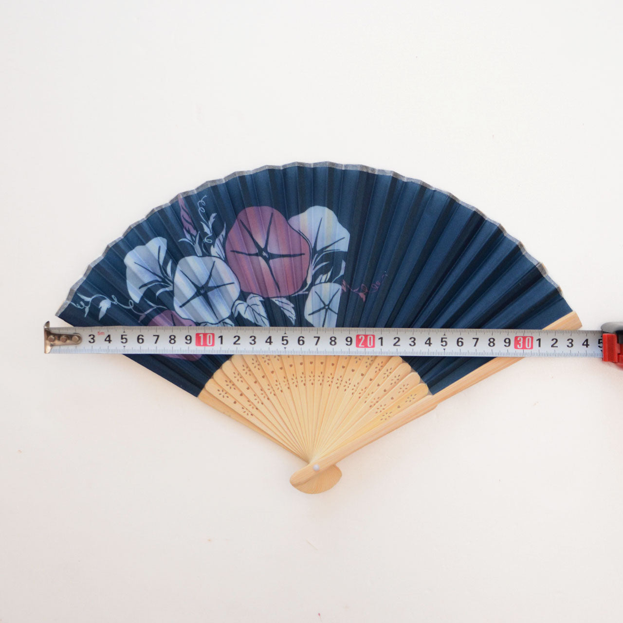 Compact Japanese fan decorated with  morning glories