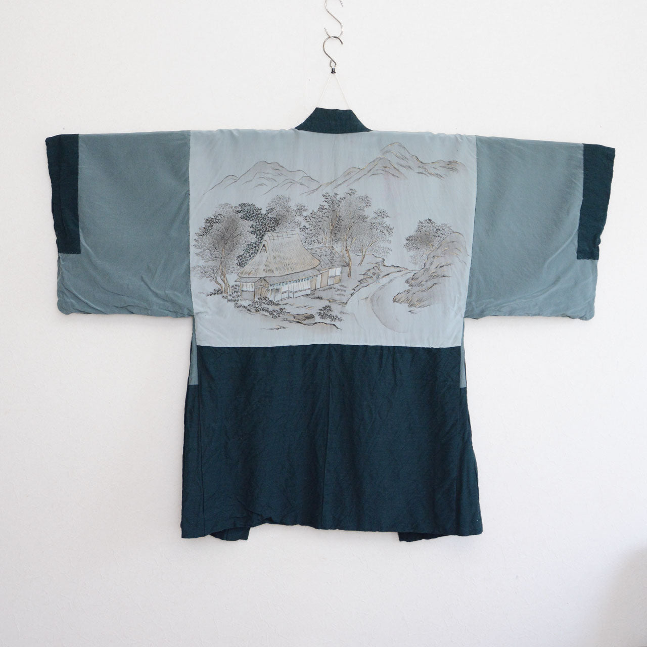 Showa Period Haori Jacket in Green with Illustrated Lining – Men’s Kimono Style