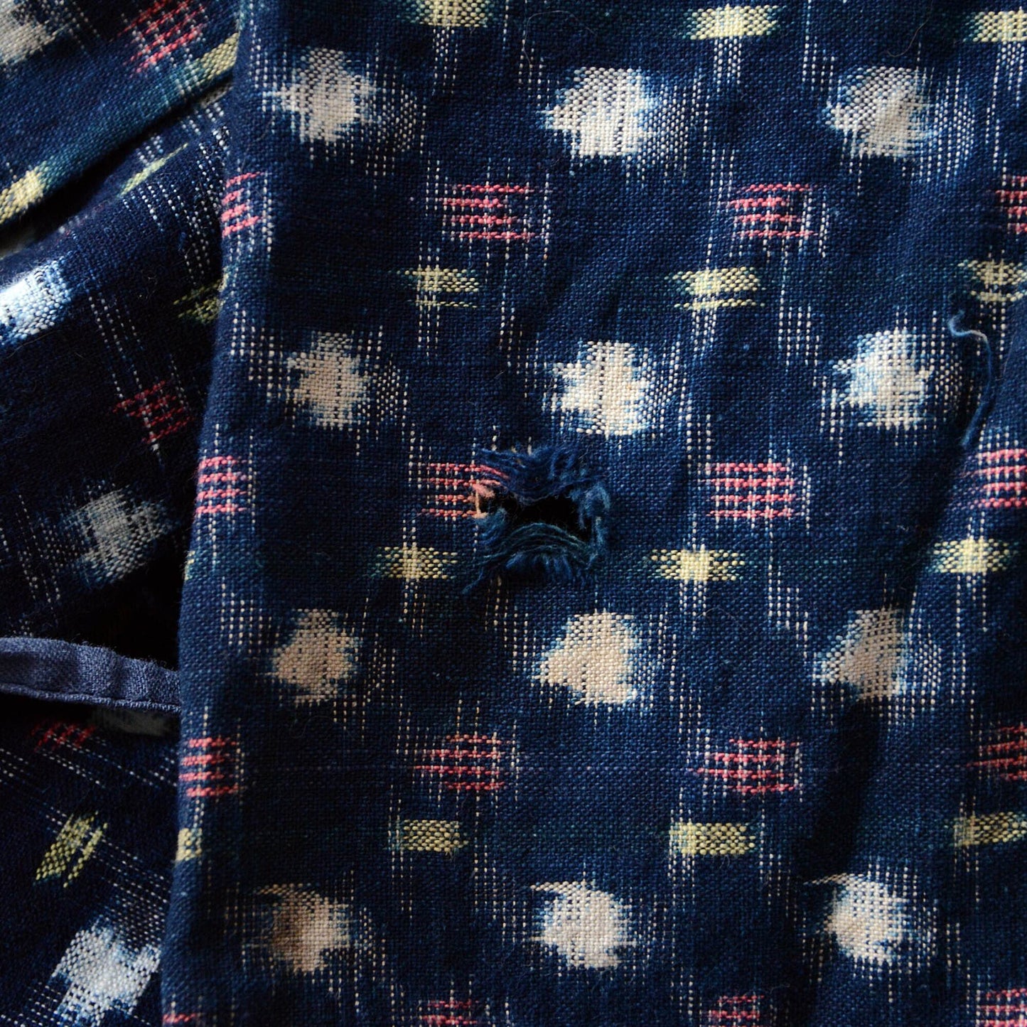 Vintage Japanese Noragi Jacket - Indigo Dyed Cotton Kimono Fabric, Kasuri Textile, Showa Era Uwappari for Remake