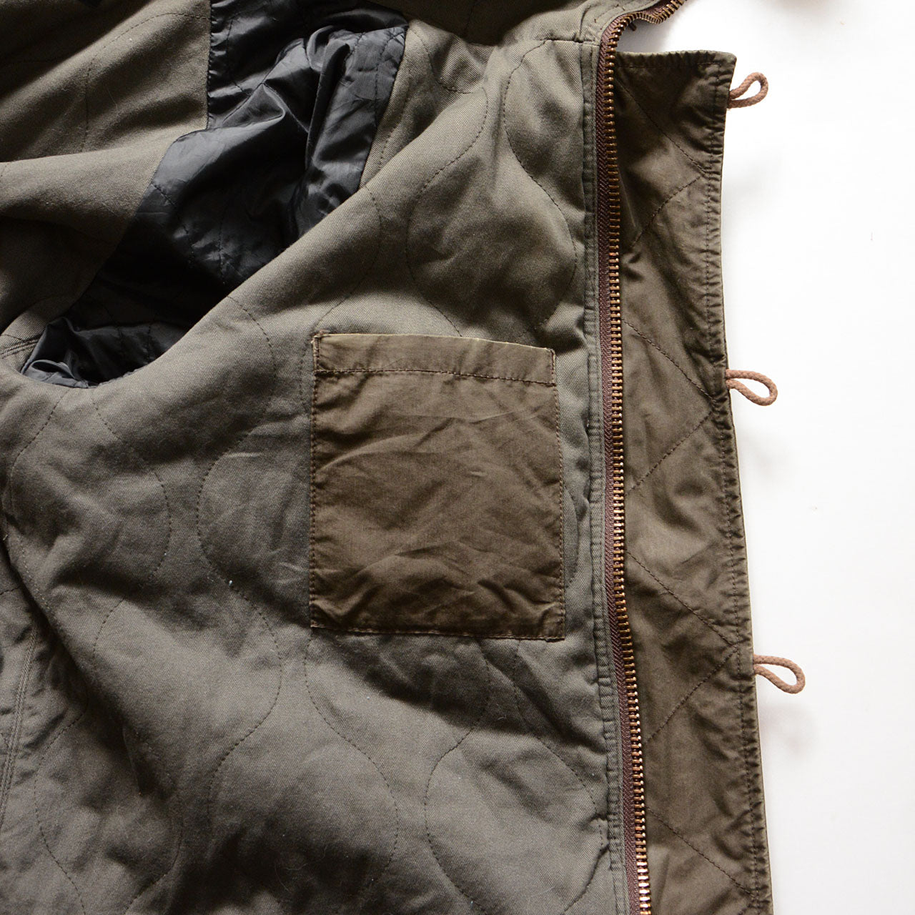 Detachable fur collar on Johnbull N-3B military jacket