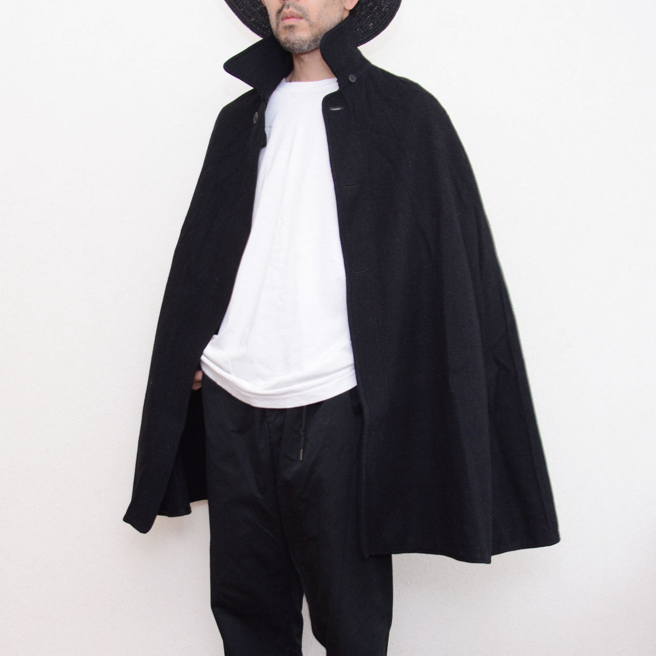 Front of black wool Bankara mantle worn with raised collar by 171 cm model