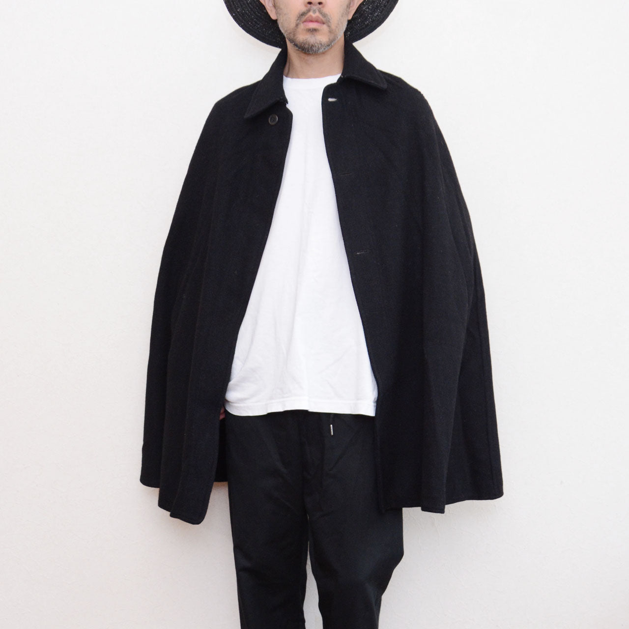 Front of black wool Bankara mantle worn by 171 cm model