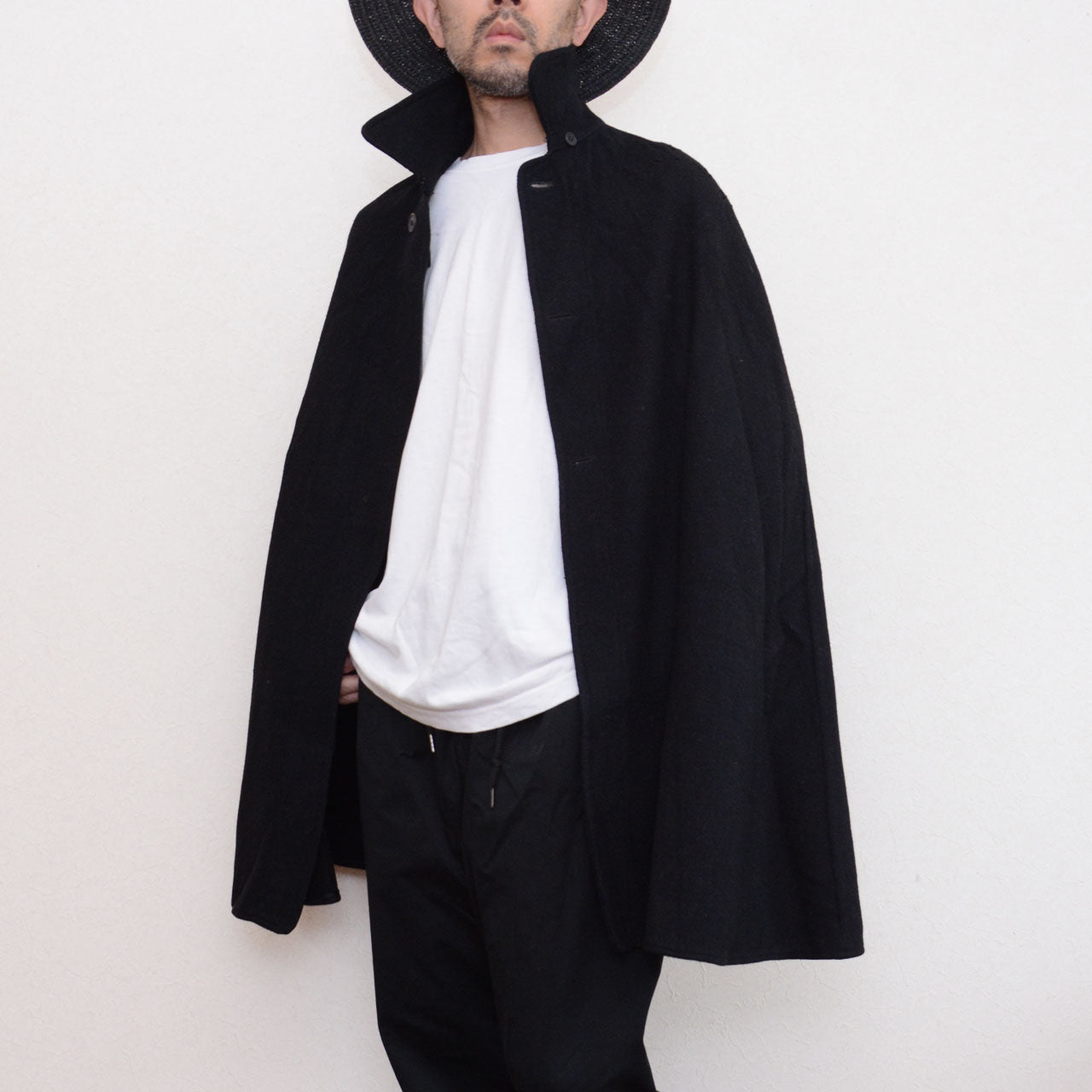 Front of black wool Bankara mantle worn with raised collar by 171 cm model