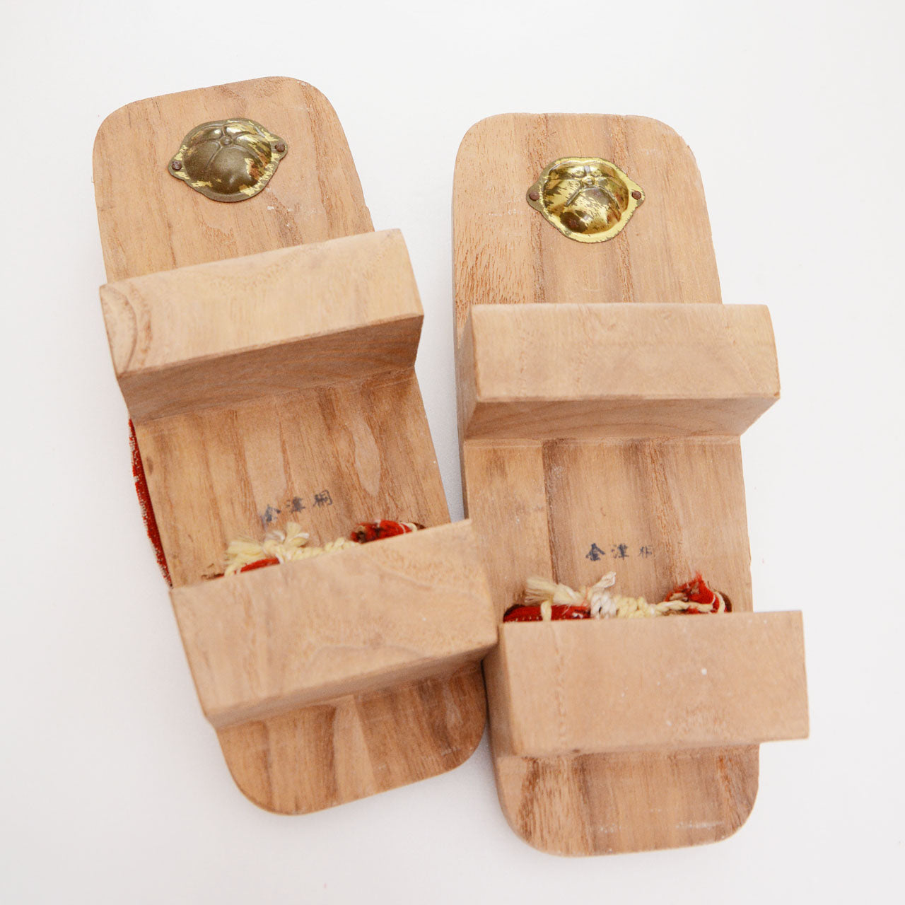 Aizu paulownia wood geta sandals, two-tooth nimaiba, underside view, Showa era Japan vintage