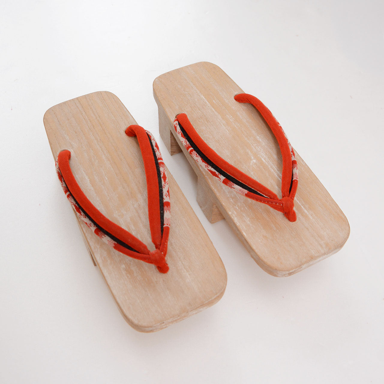 Aizu paulownia wood geta sandals, two-tooth nimaiba, red hanao, angled view, Showa era Japan vintage