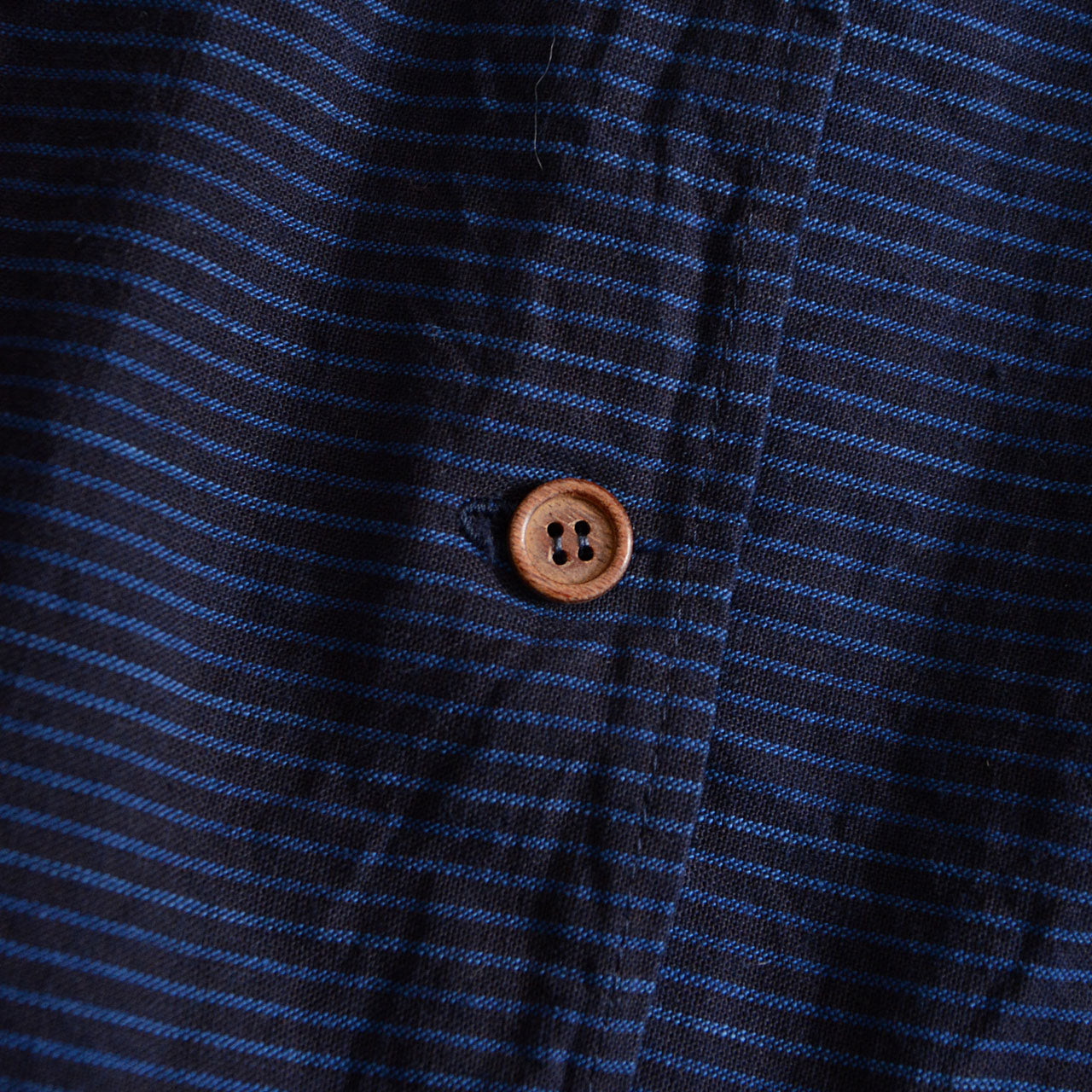 Adjustable sleeve blouse with band collar design