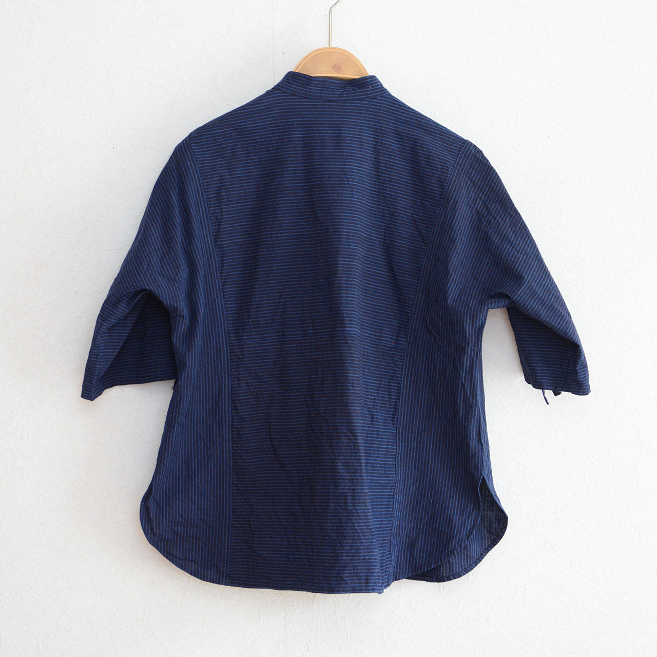 Cotton blouse with adjustable sleeve ties