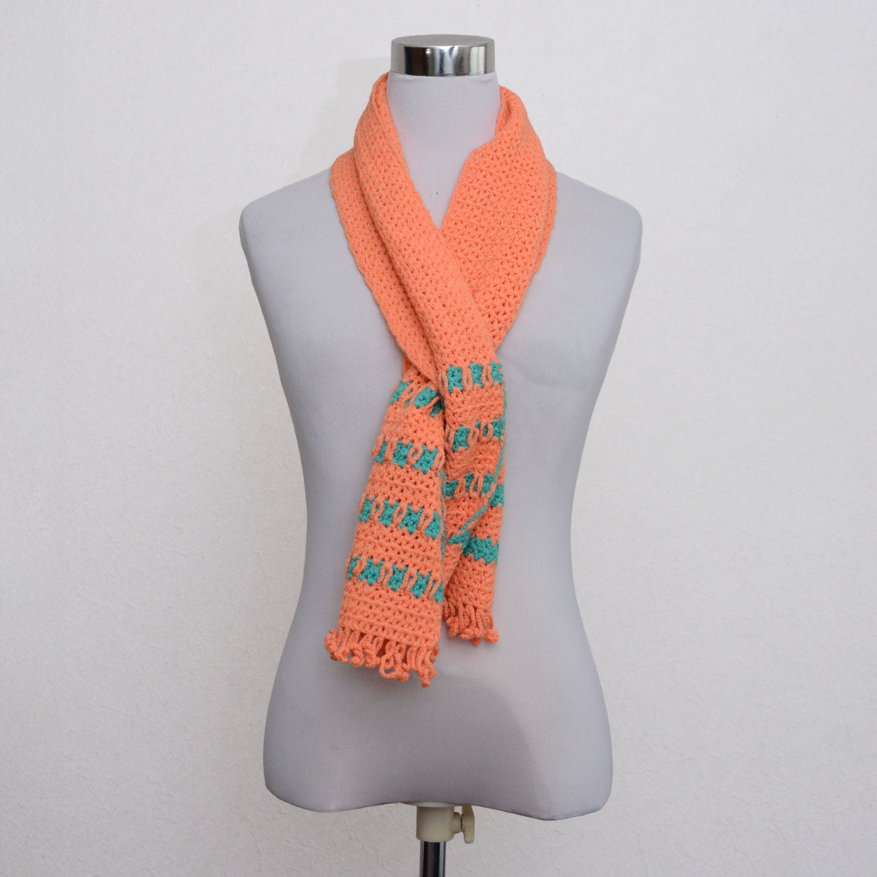 Retro Japanese scarf with nostalgic knit design