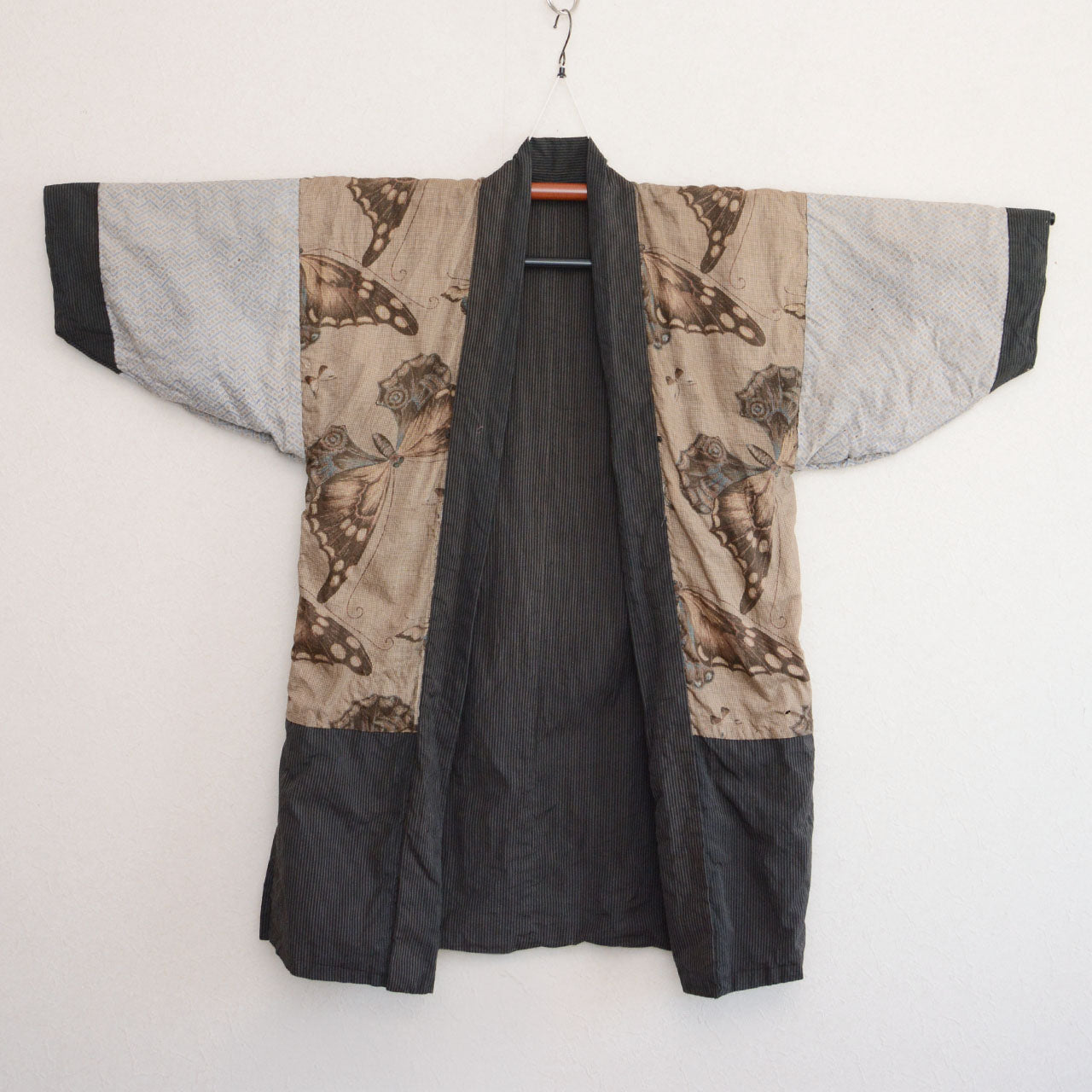 Cotton haori jacket, lining side front, butterfly and komon crazy pattern, kimono hanger, early Showa era Japan vintage