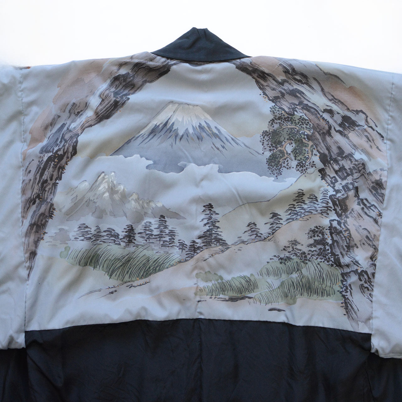 Full view of haori lining featuring Mt. Fuji sansui ink-wash landscape painting