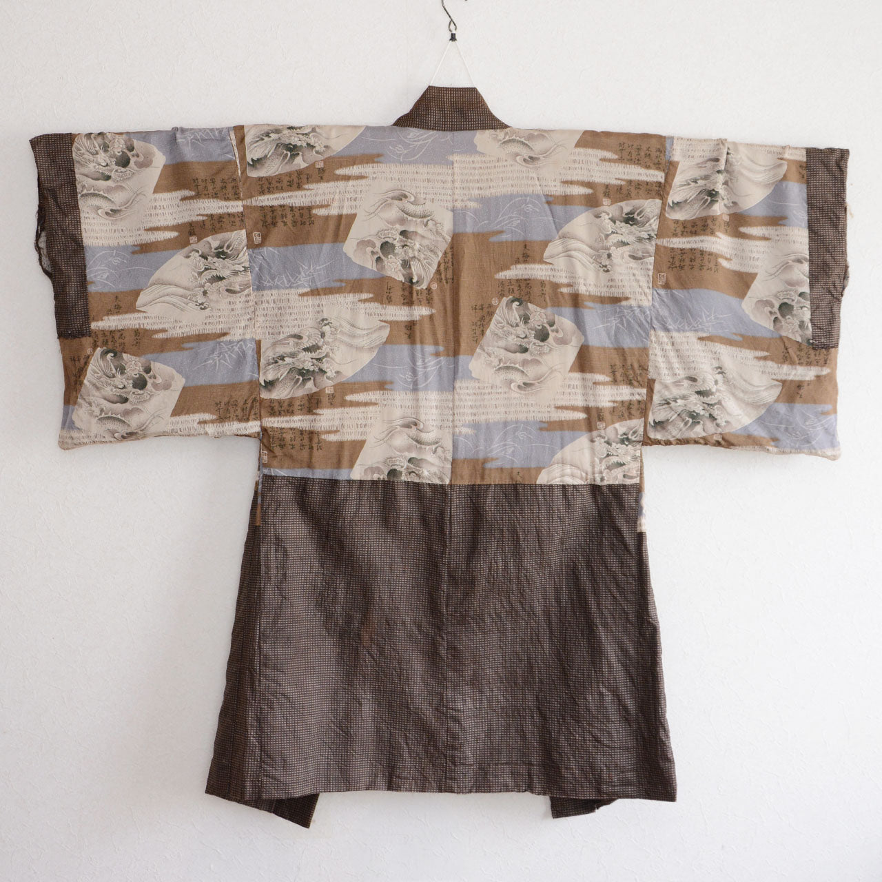 Men's Japanese vintage haori jacket, full back view of interior lining, dragon and wave pattern with kanji text in blue, brown, and ivory, Showa era