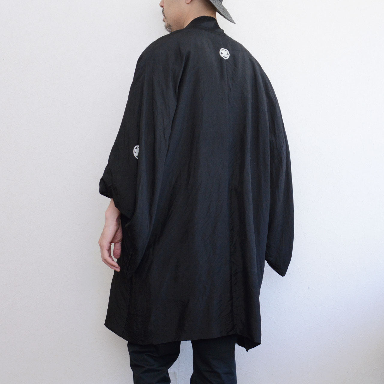 Vintage Japanese men's haori in lacquer black, five family crests, silk, Showa period