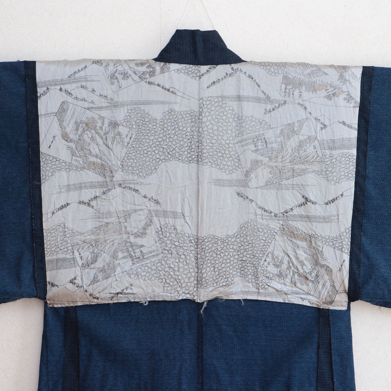 Japanese vintage kimono jacket with inner lining pattern