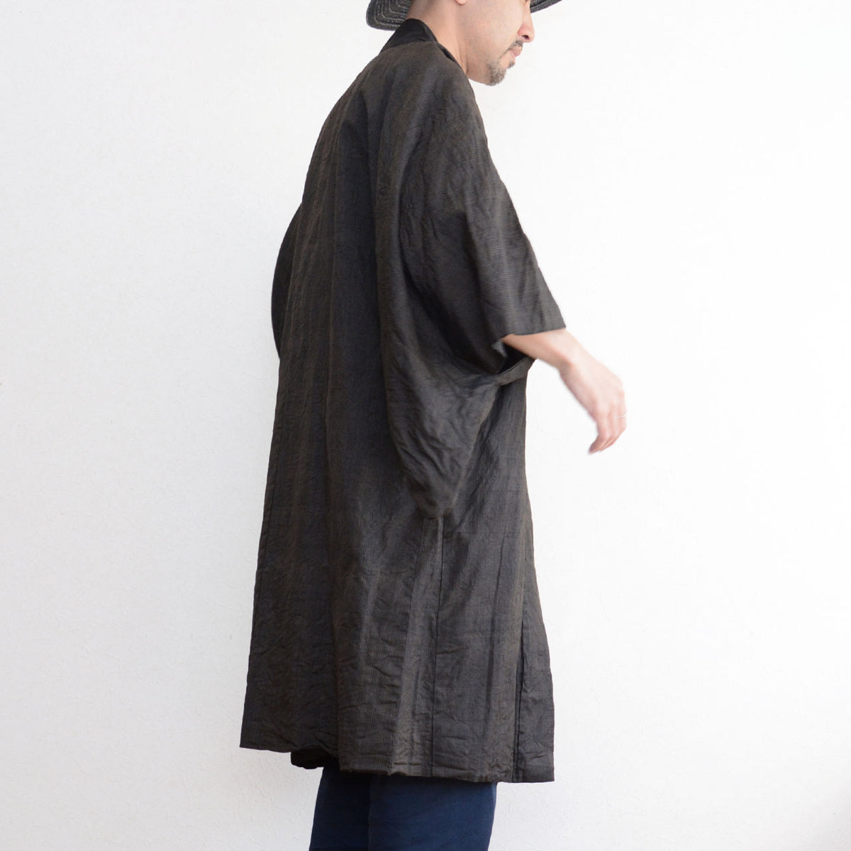 Showa-era men’s haori with a long silhouette and generous sleeves