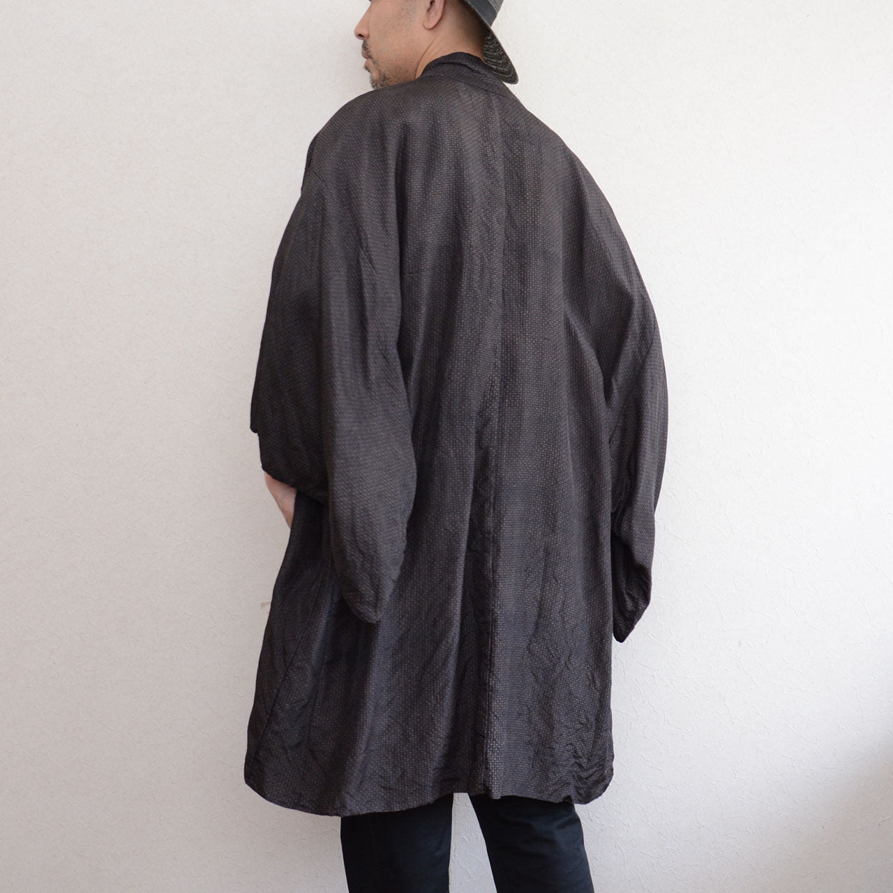 Male model wearing vintage haori jacket, back view, dark silk blend, wide sleeve silhouette, Japan vintage