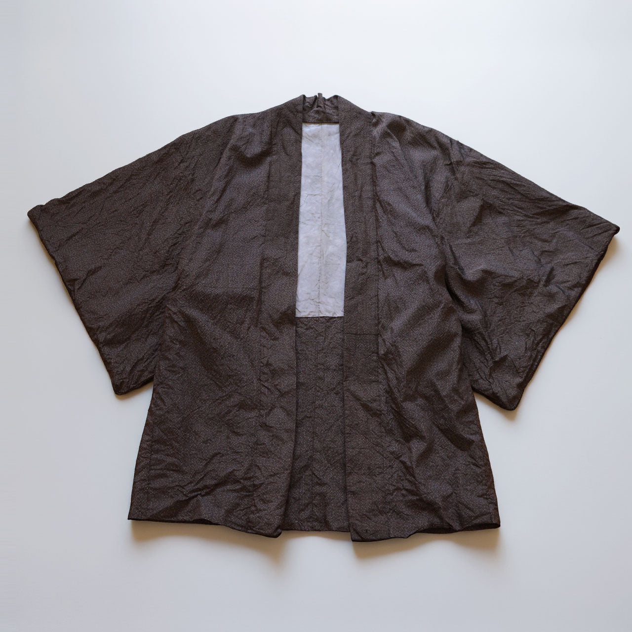 Men's vintage Japanese haori jacket in dark brown woven fabric — geometric pattern, open front, short sleeves, 1970s–1980s Japan