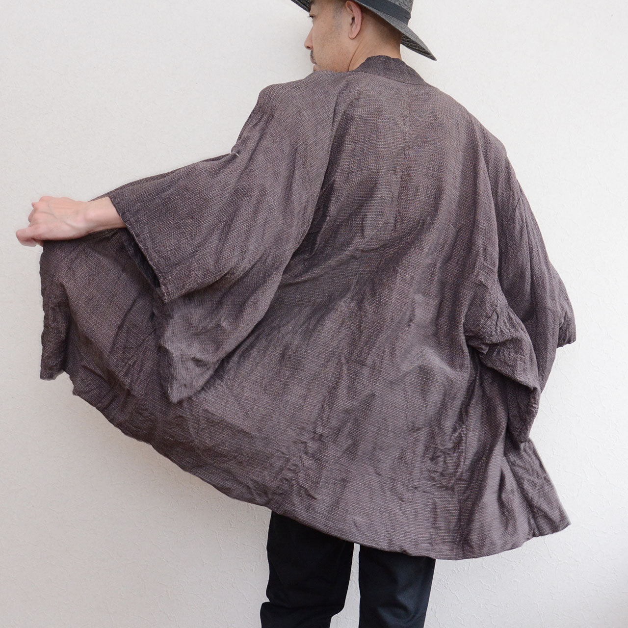 Haori jacket, men's model, back view, in motion