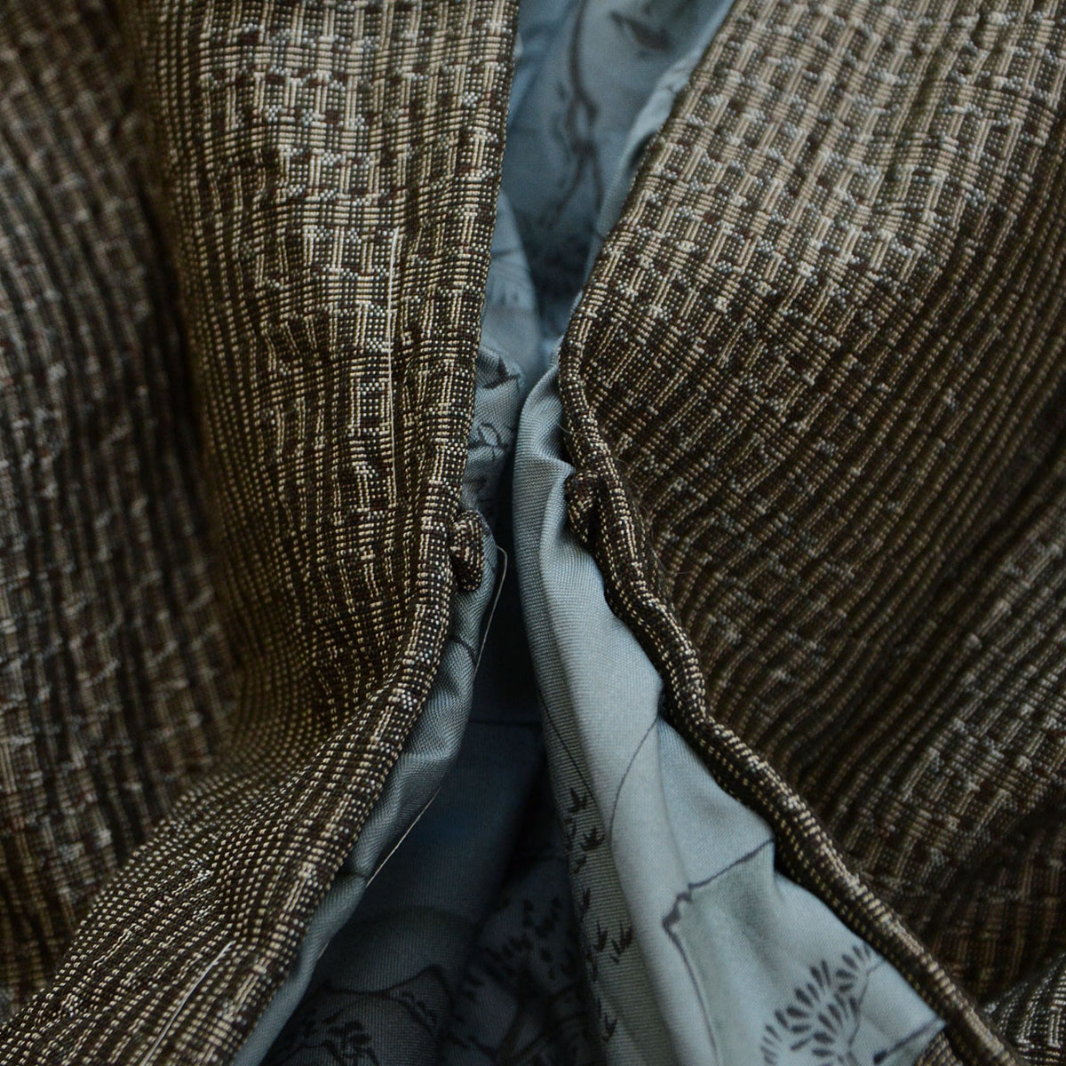 Haori cord loops with fine-patterned outer fabric and blue-gray lining