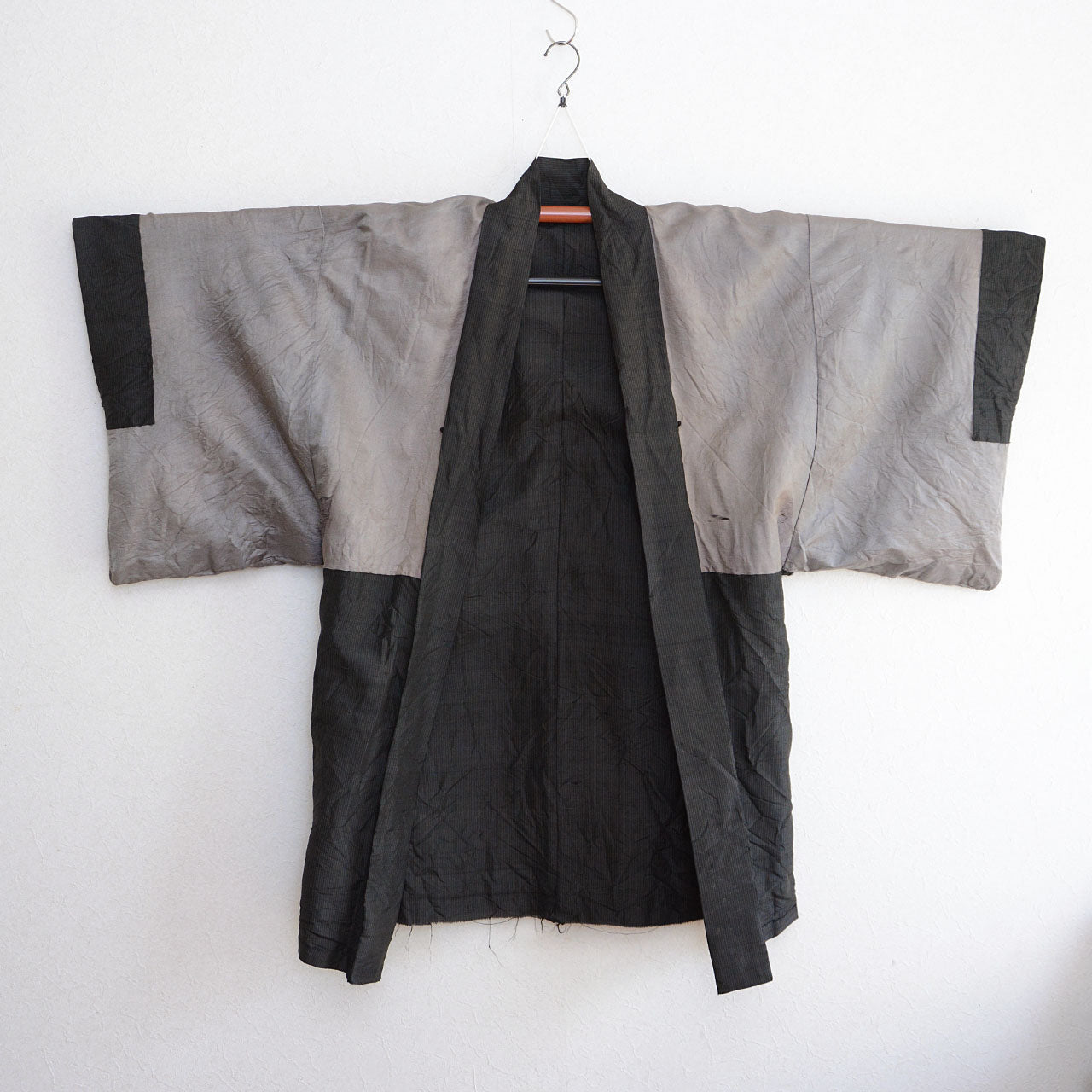 Vintage Japanese men’s haori with hand-painted sparrow and floral pattern lining