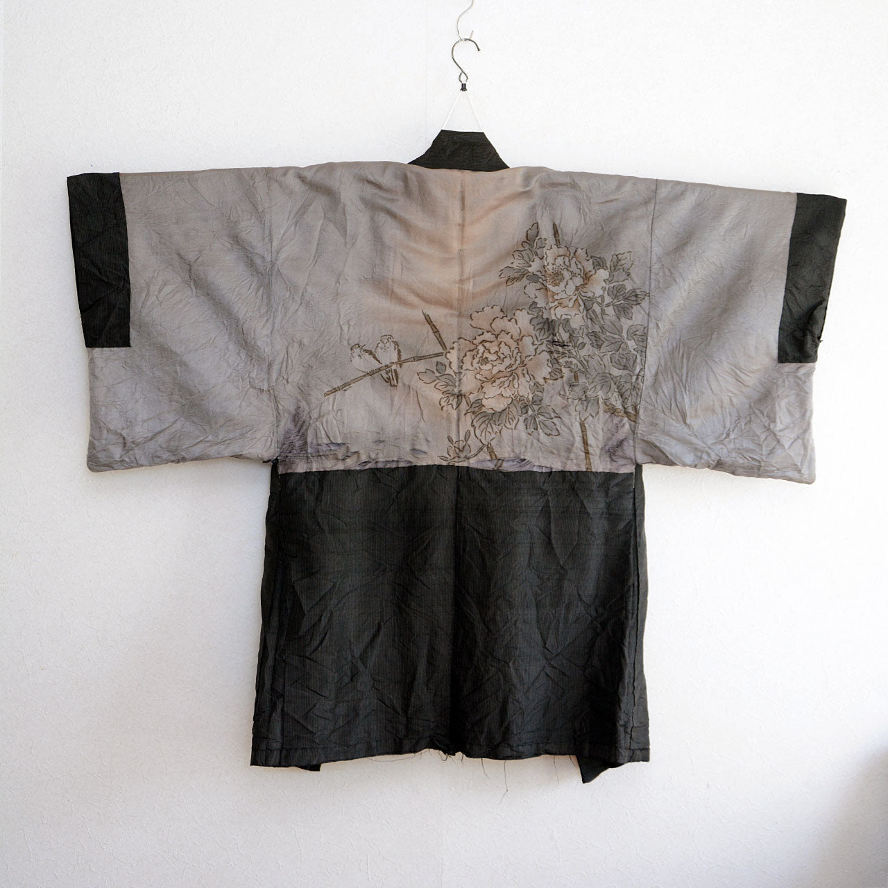 Antique haori jacket for men, showcasing traditional Japanese art lining