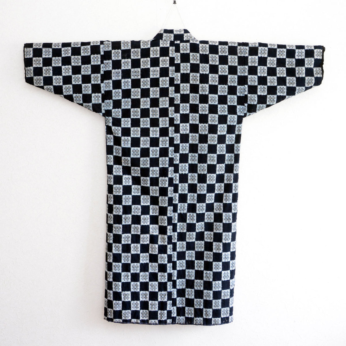 Early Showa indigo cotton hanten with white geometric kasuri pattern and center back seam