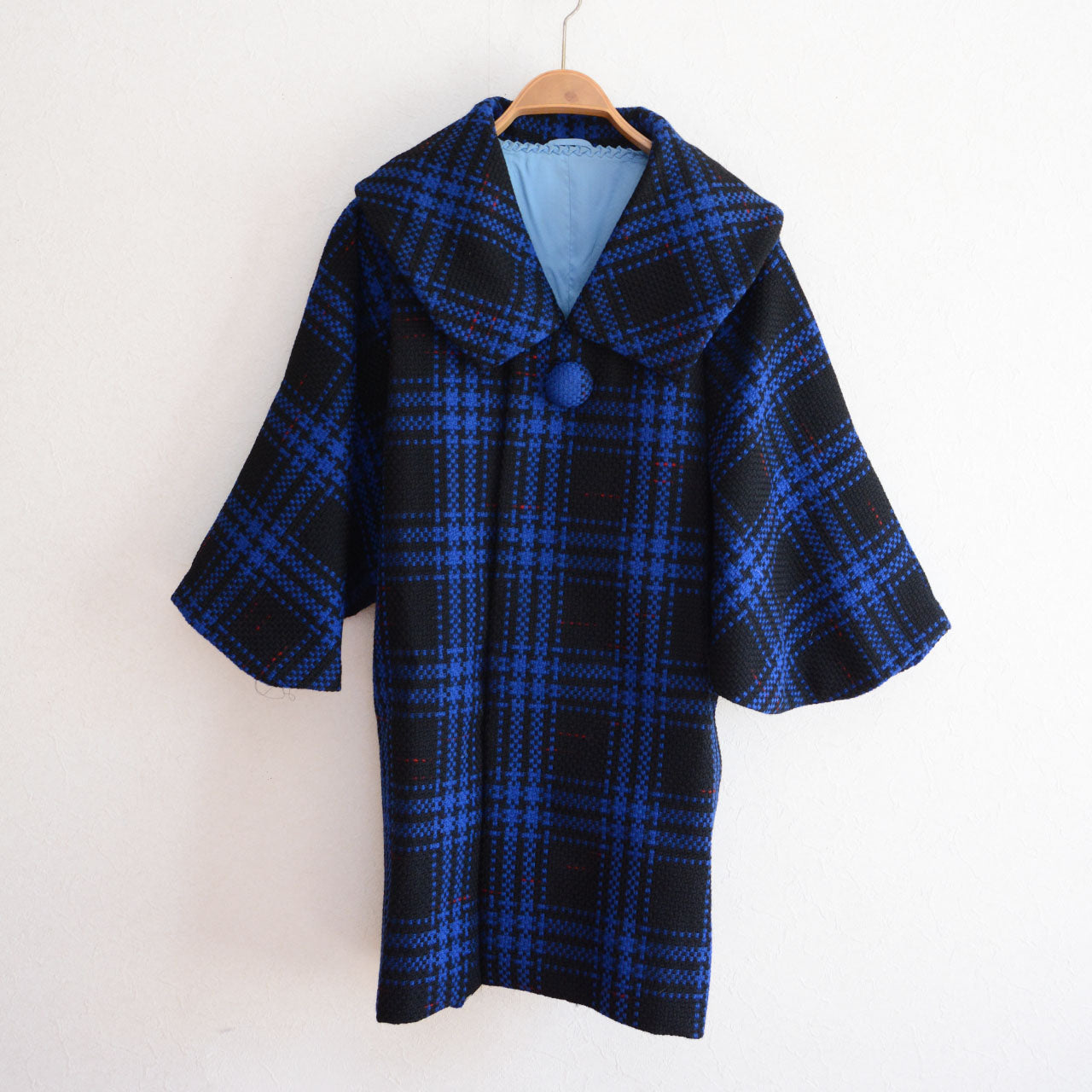 Showa era Japanese mama coat, women’s vintage coat designed for ease of movement and relaxed fit