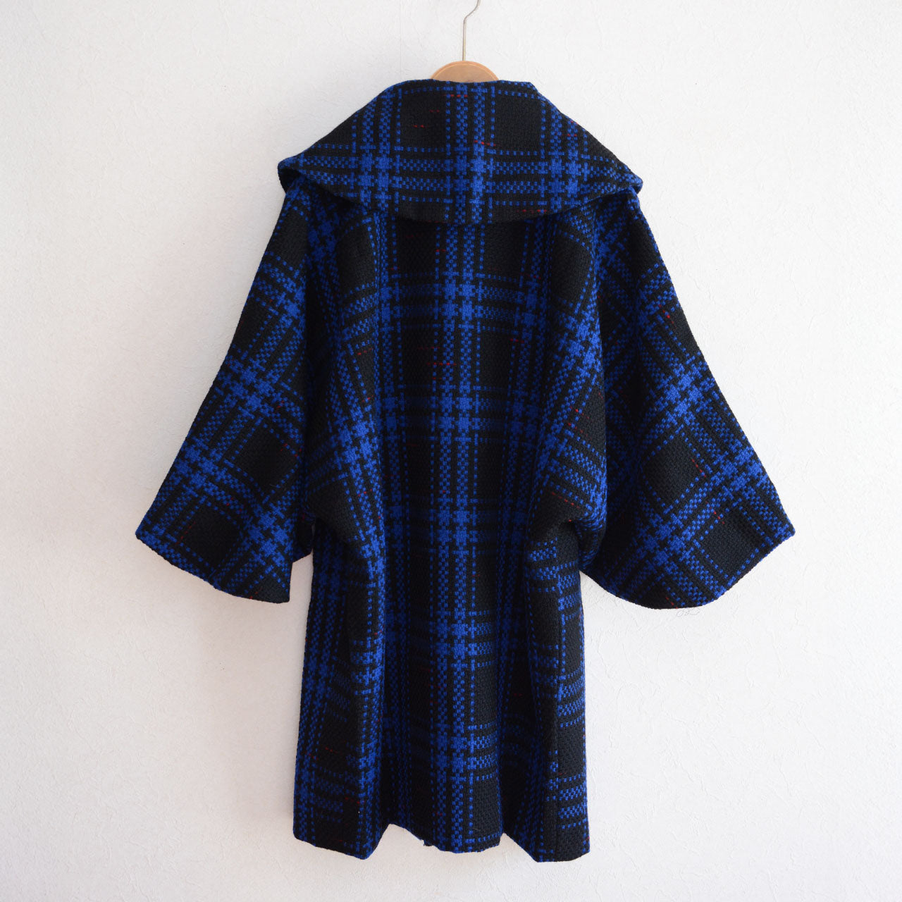 Japanese vintage women’s coat from the 1960s–70s, classic coat silhouette with sleeves