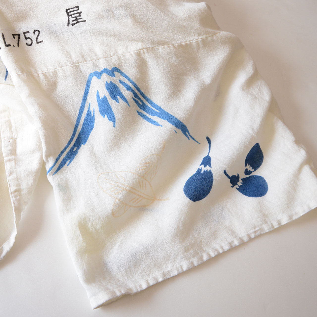 Soft flowing wide sleeves for elegant movement and comfort