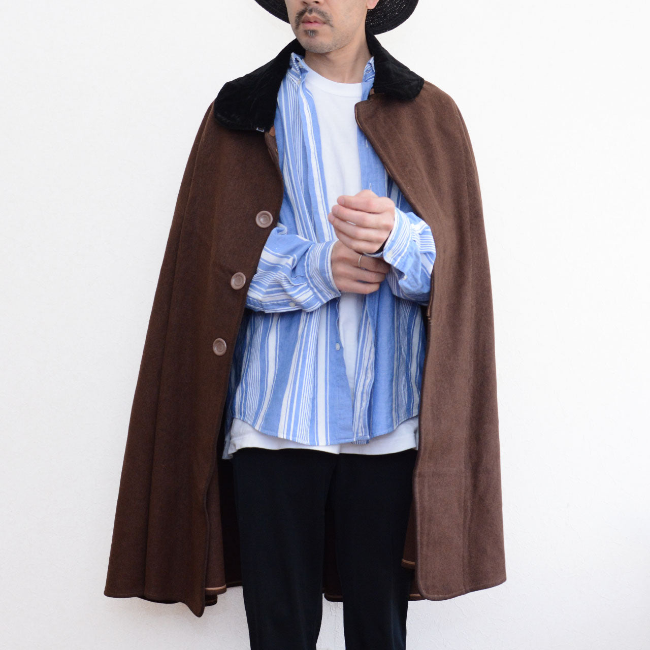 Japanese vintage cape coat. Brown wool, black velvet collar. Full-length flared silhouette. Showa era outerwear.