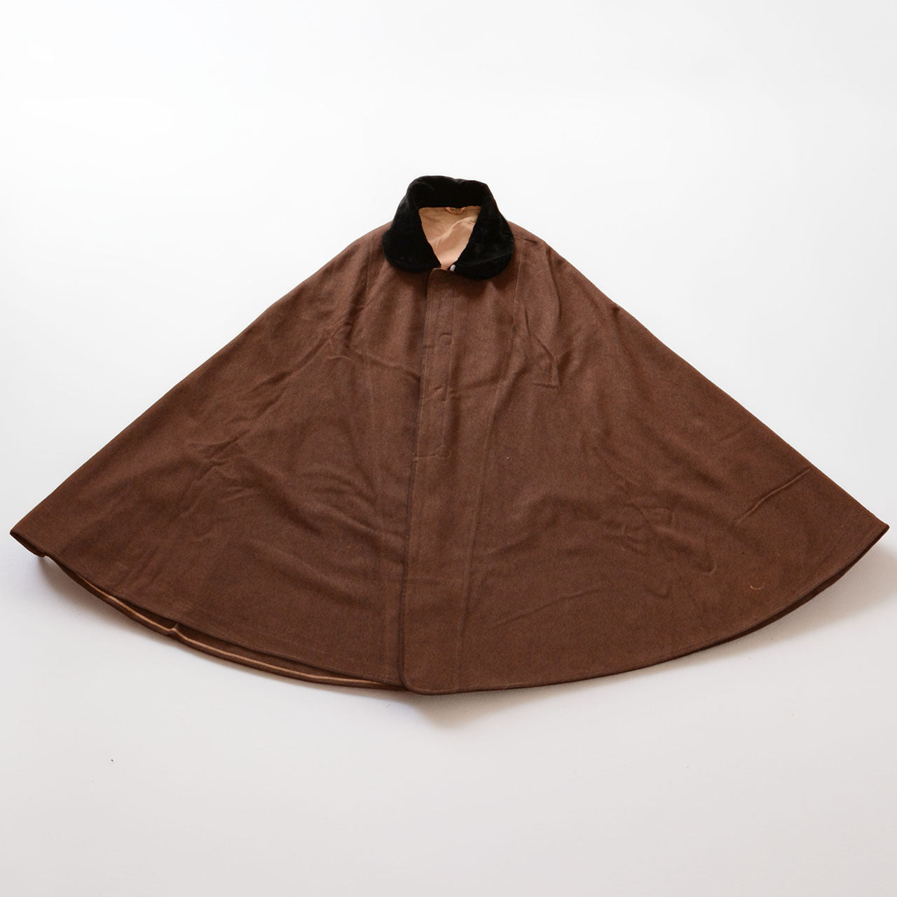 Rare Japan vintage wool cape in chestnut brown. Black velvet round collar, full-length flare. Showa era, 1930s–1950s.
