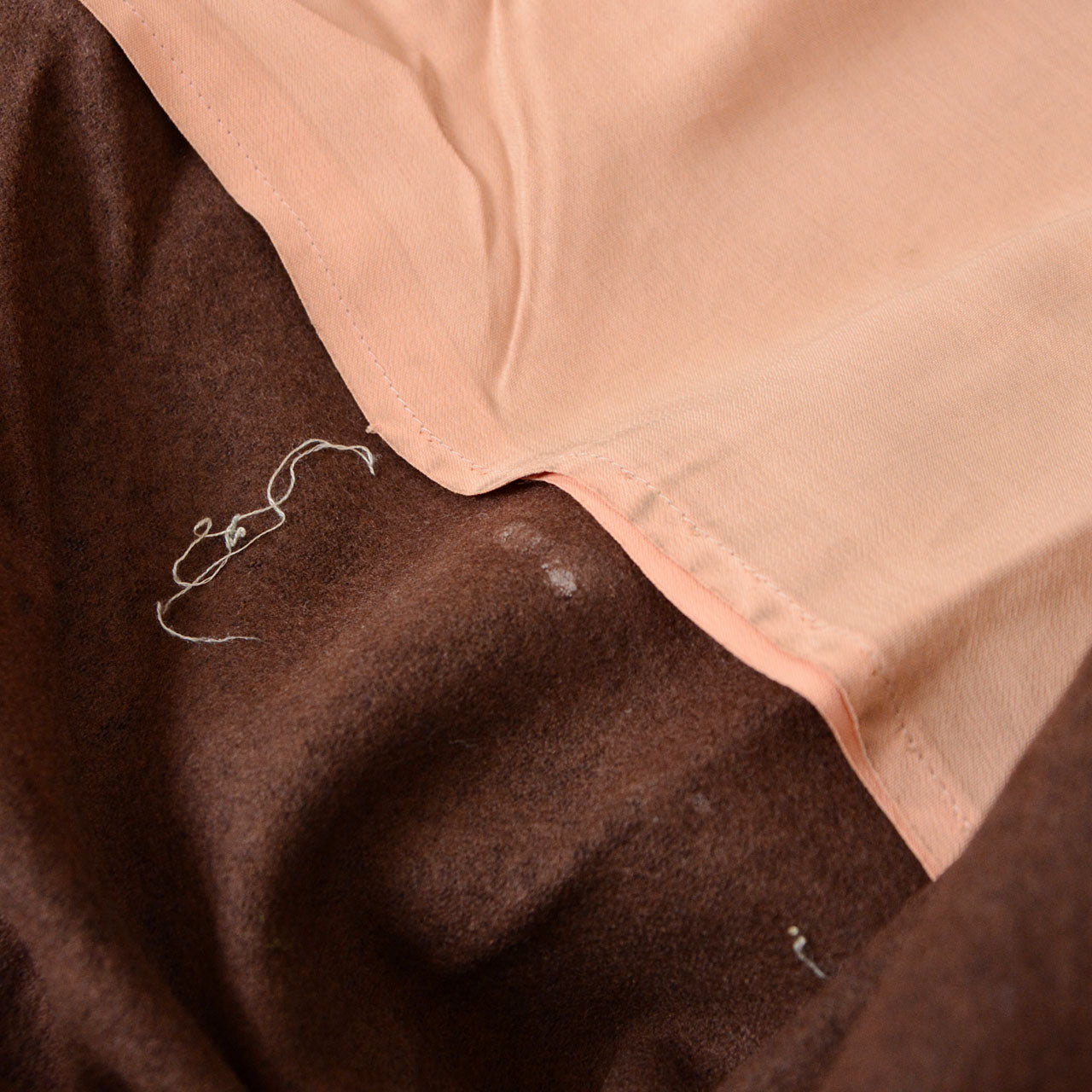 Vintage wool cape with black velvet collar. Chestnut brown, full-length flared silhouette. Early Showa Japan, rare color.