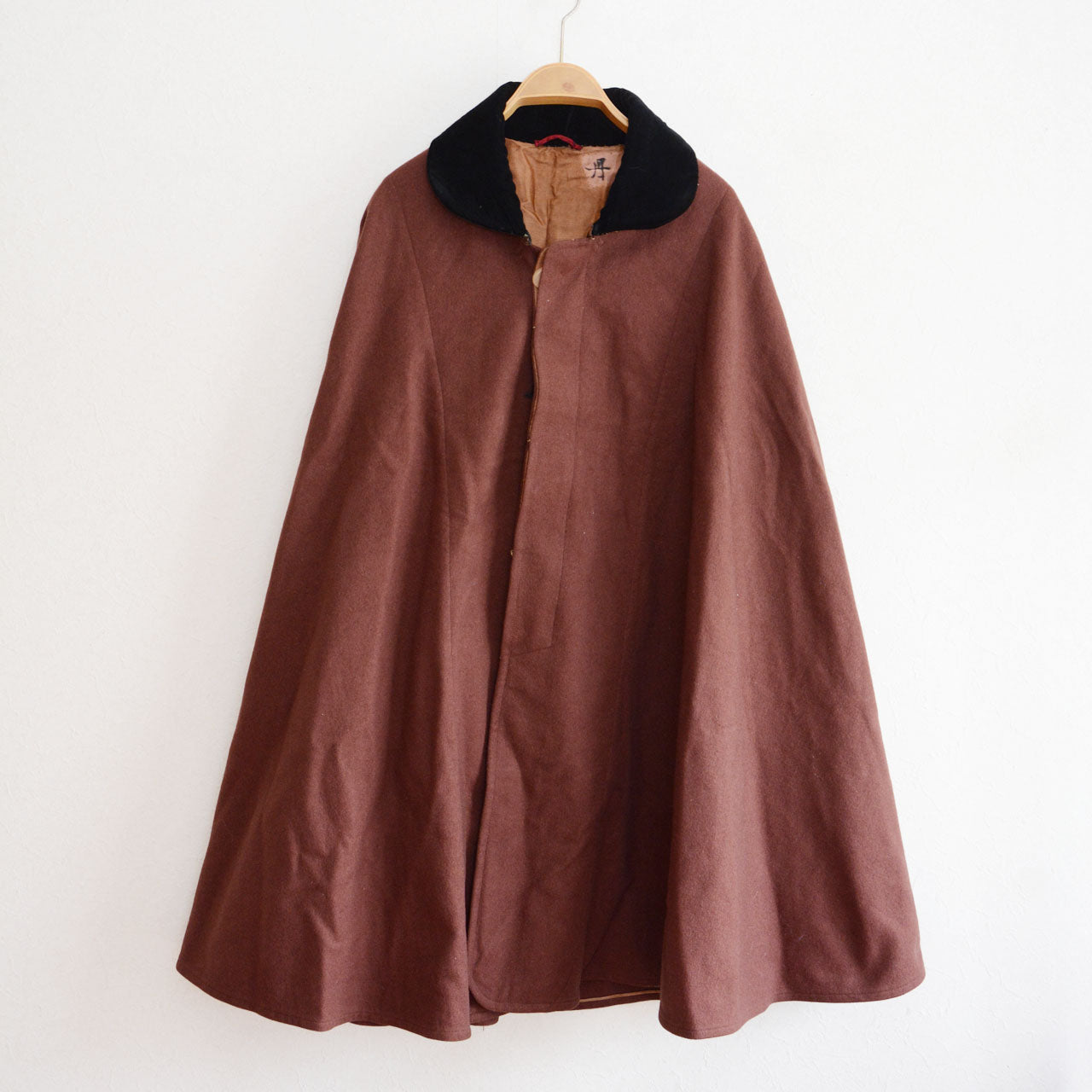 Mid-Showa era Japanese wool cloak showcasing a fusion of Japanese and Western design