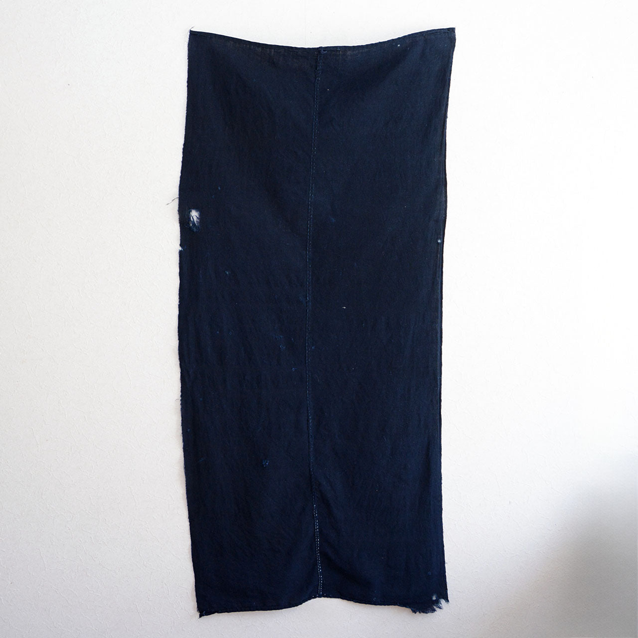 Vintage Japanese Indigo Fabric (Taisho–Early Showa Era) – Deep Blue Cotton Textile for Handmade, Styling & Scarf Use