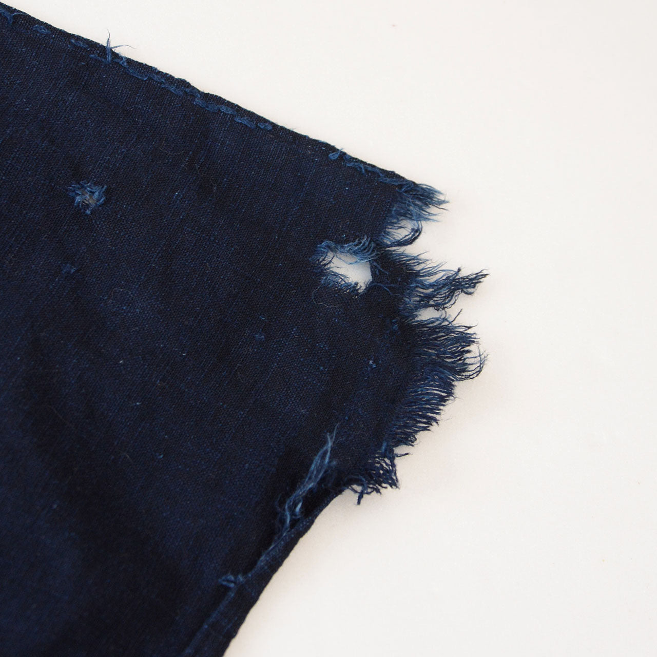 Vintage Japanese Indigo Fabric (Taisho–Early Showa Era) – Deep Blue Cotton Textile for Handmade, Styling & Scarf Use
