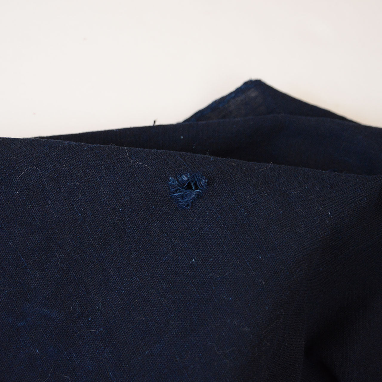 Vintage Japanese Indigo Fabric (Taisho–Early Showa Era) – Deep Blue Cotton Textile for Handmade, Styling & Scarf Use