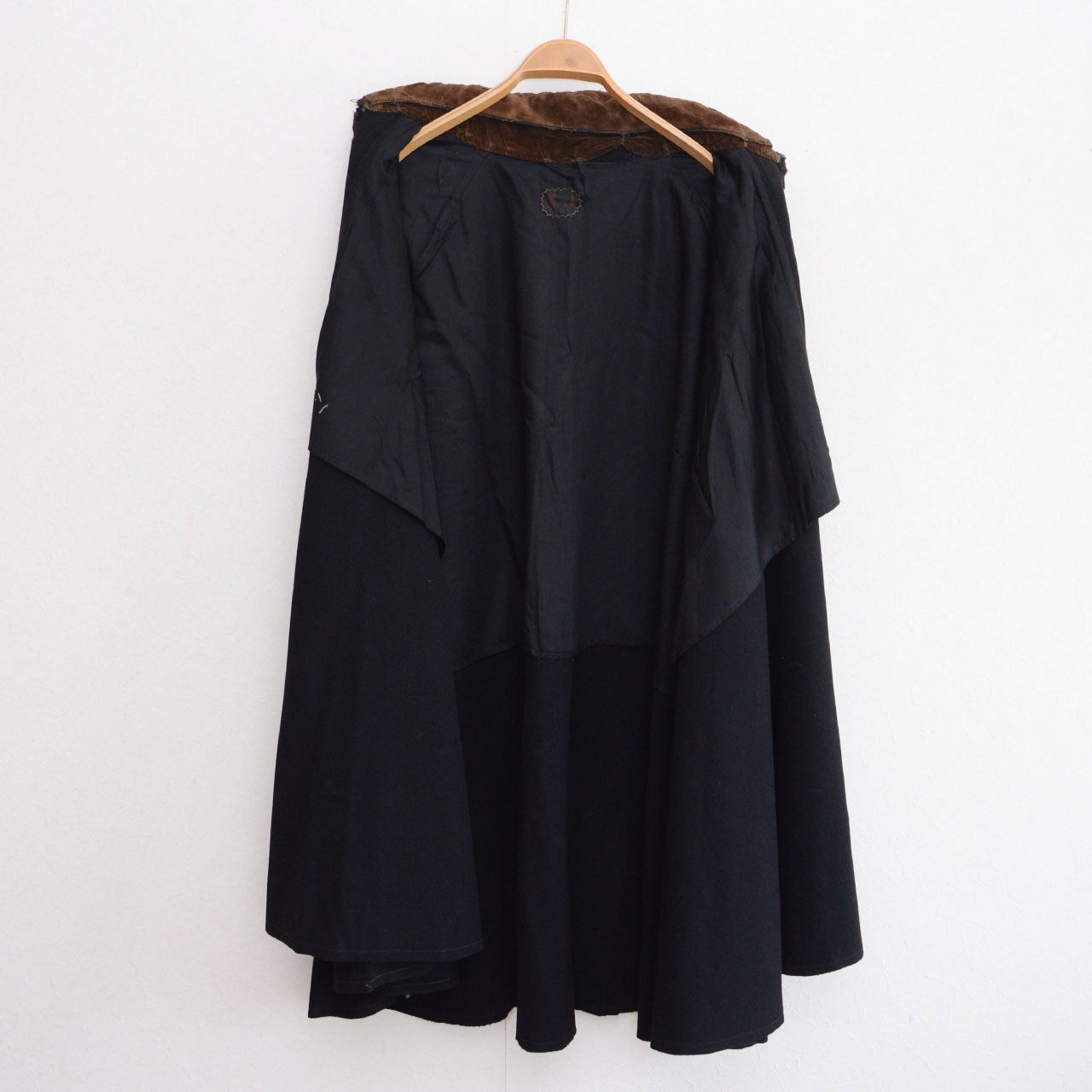 Black-lined Bankara mantle with layered inner cape panels and brown fur collar.
