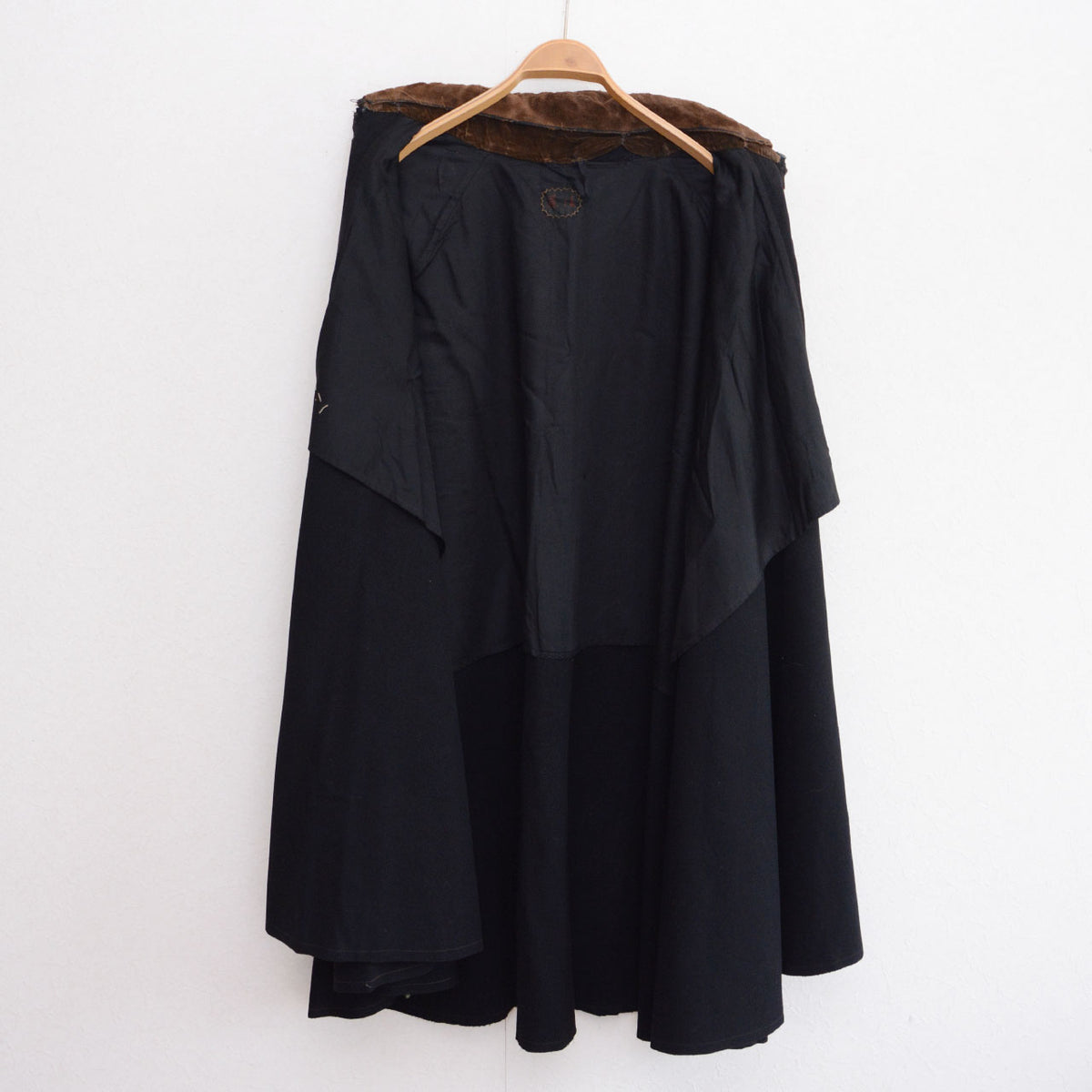 Black-lined Bankara mantle with layered inner cape panels and brown fur collar.