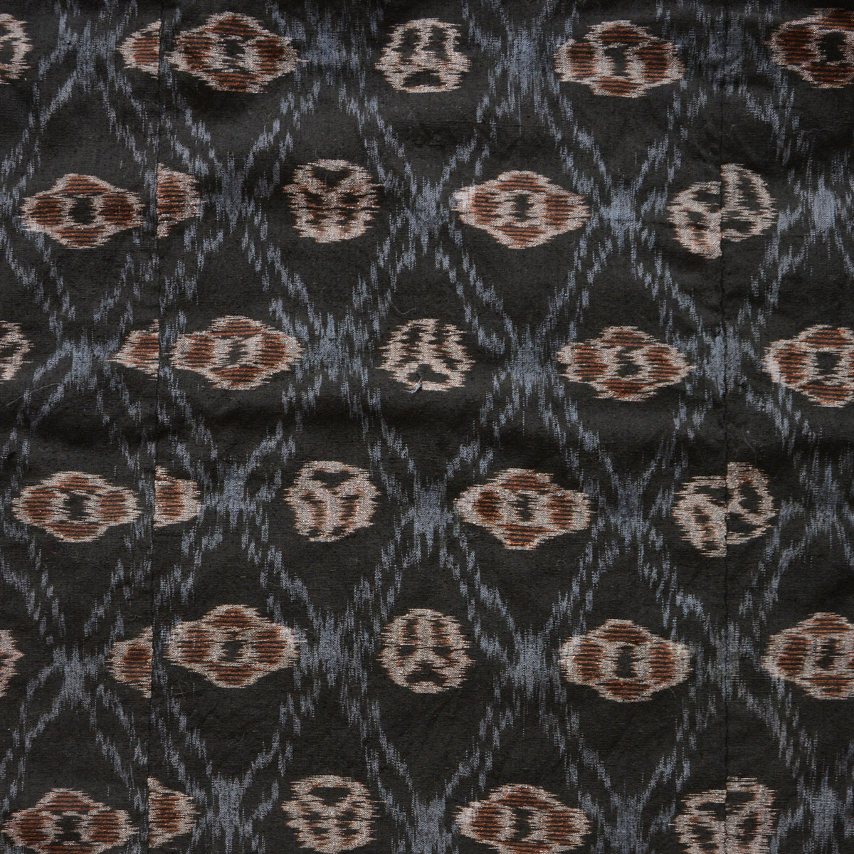 Repeating small motifs and fabric join in Japanese vintage cotton textile