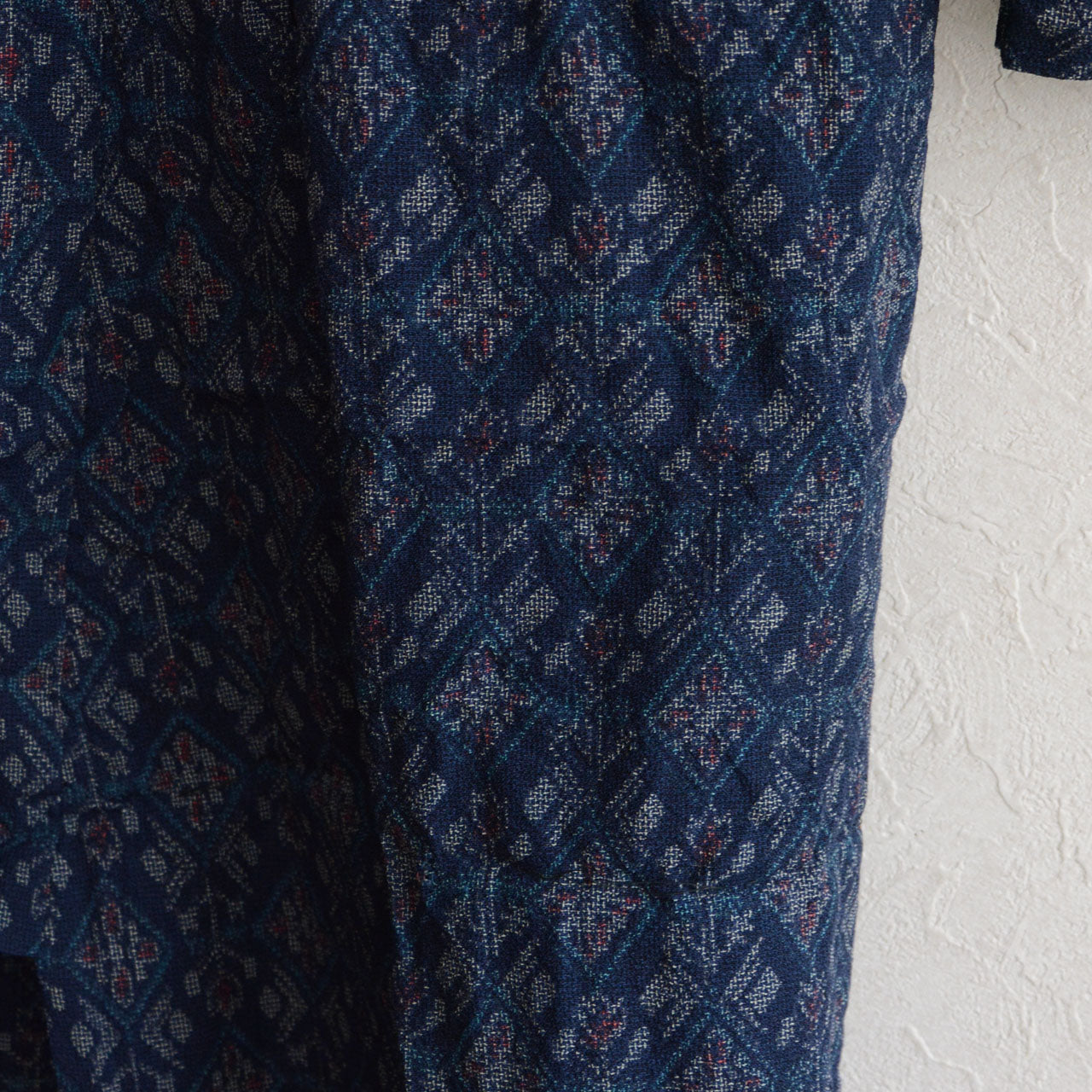 Detail of the navy patterned kimono fabric
