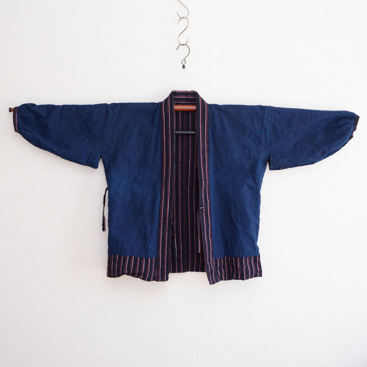 Vintage Japanese uwappari noragi constructed from cotton fabric