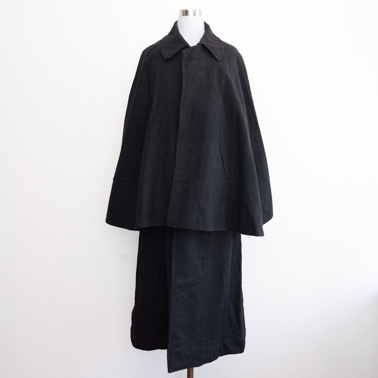 Japanese vintage tonbi mantle coat, dark charcoal wool, Taisho early Showa era, inverness-style double cape, no fur collar
