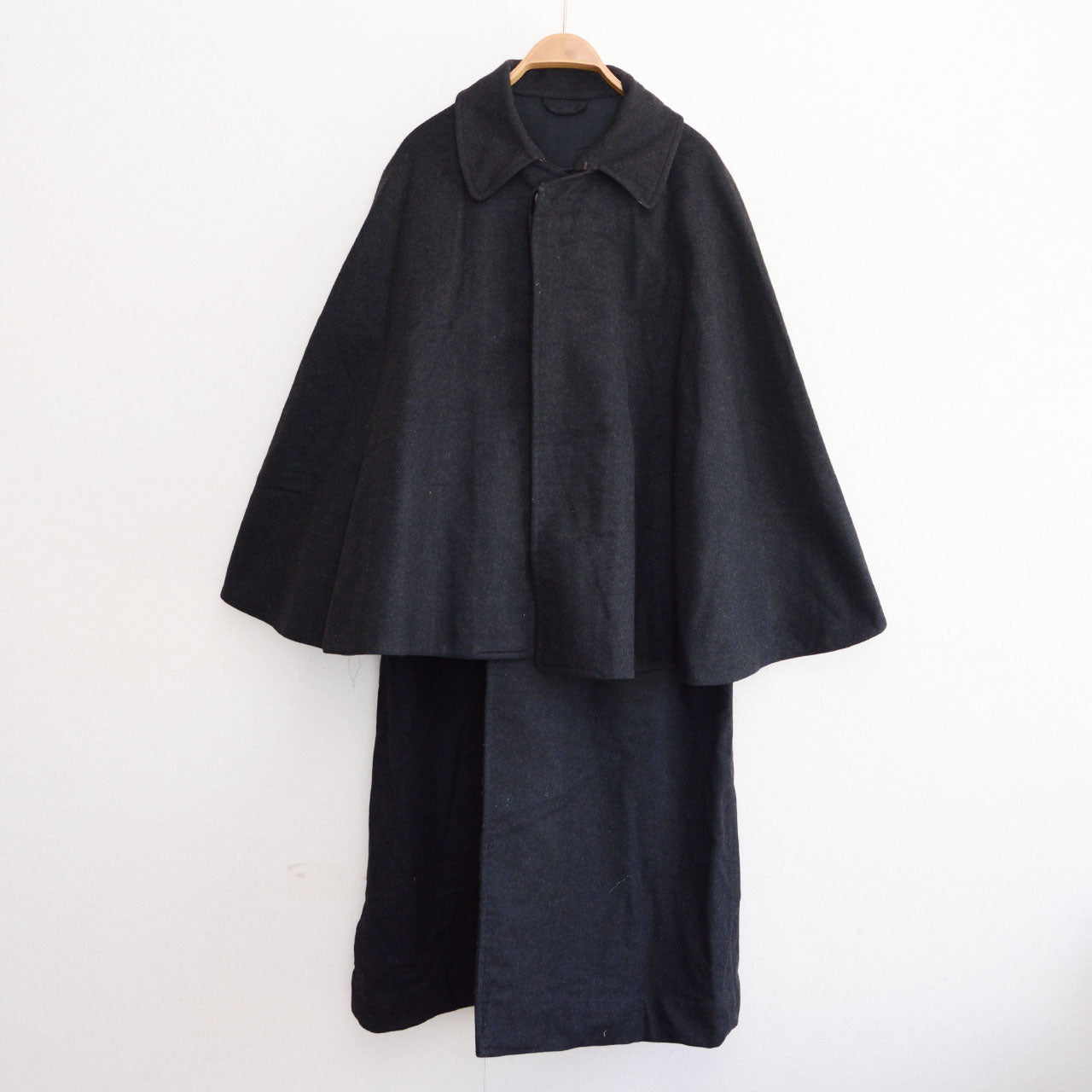 Dark charcoal wool tonbi coat, Japan vintage, Taisho Roman, inverness cape silhouette, no fur collar, one of a kind