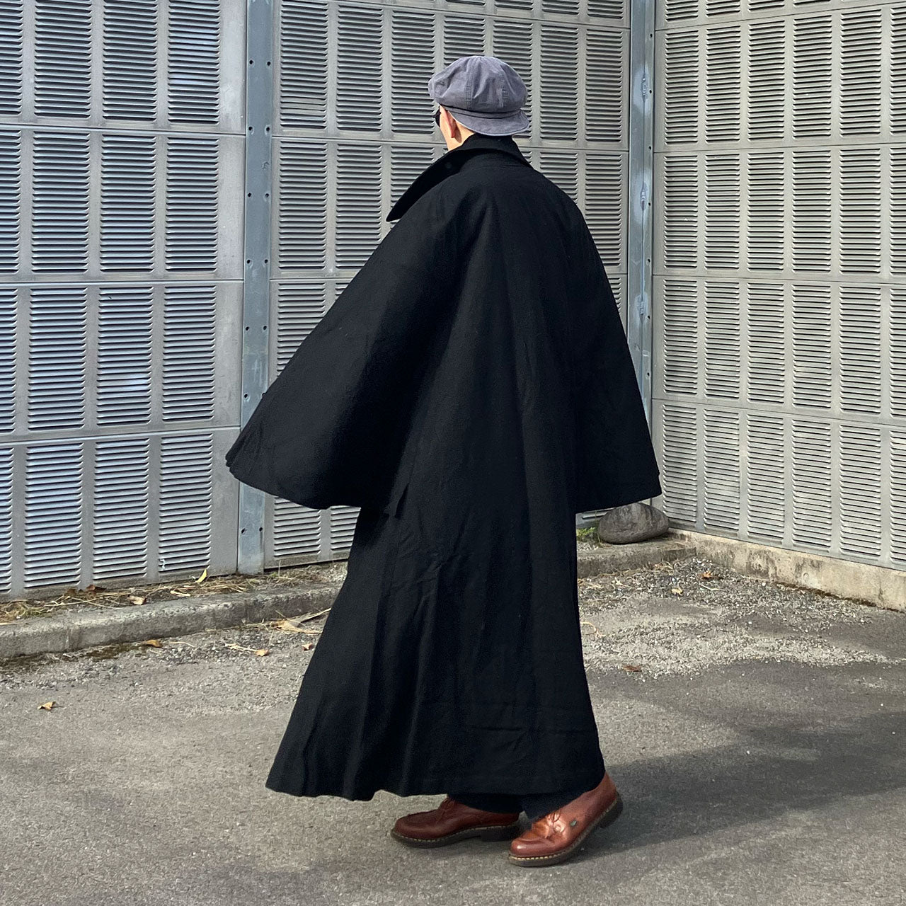Black wool Tonbi mantle representing elite Japanese gentlemen’s outerwear of the 1920s