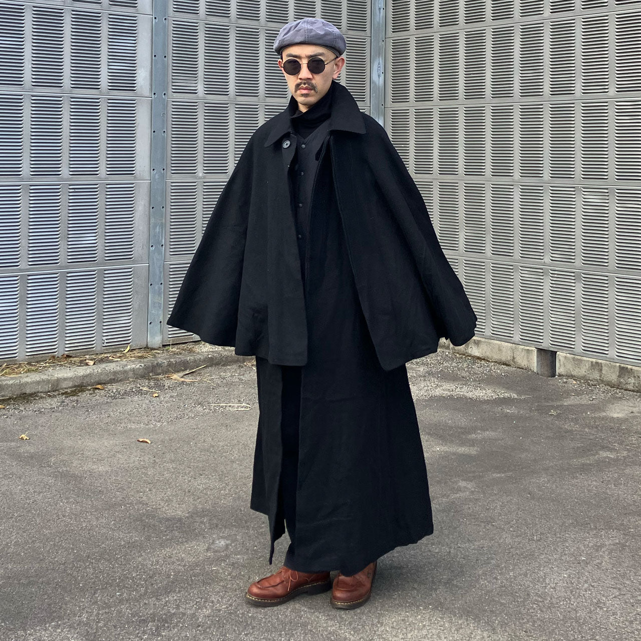 Rare 1920s–1930s Japanese Tonbi mantle preserved in wearable condition