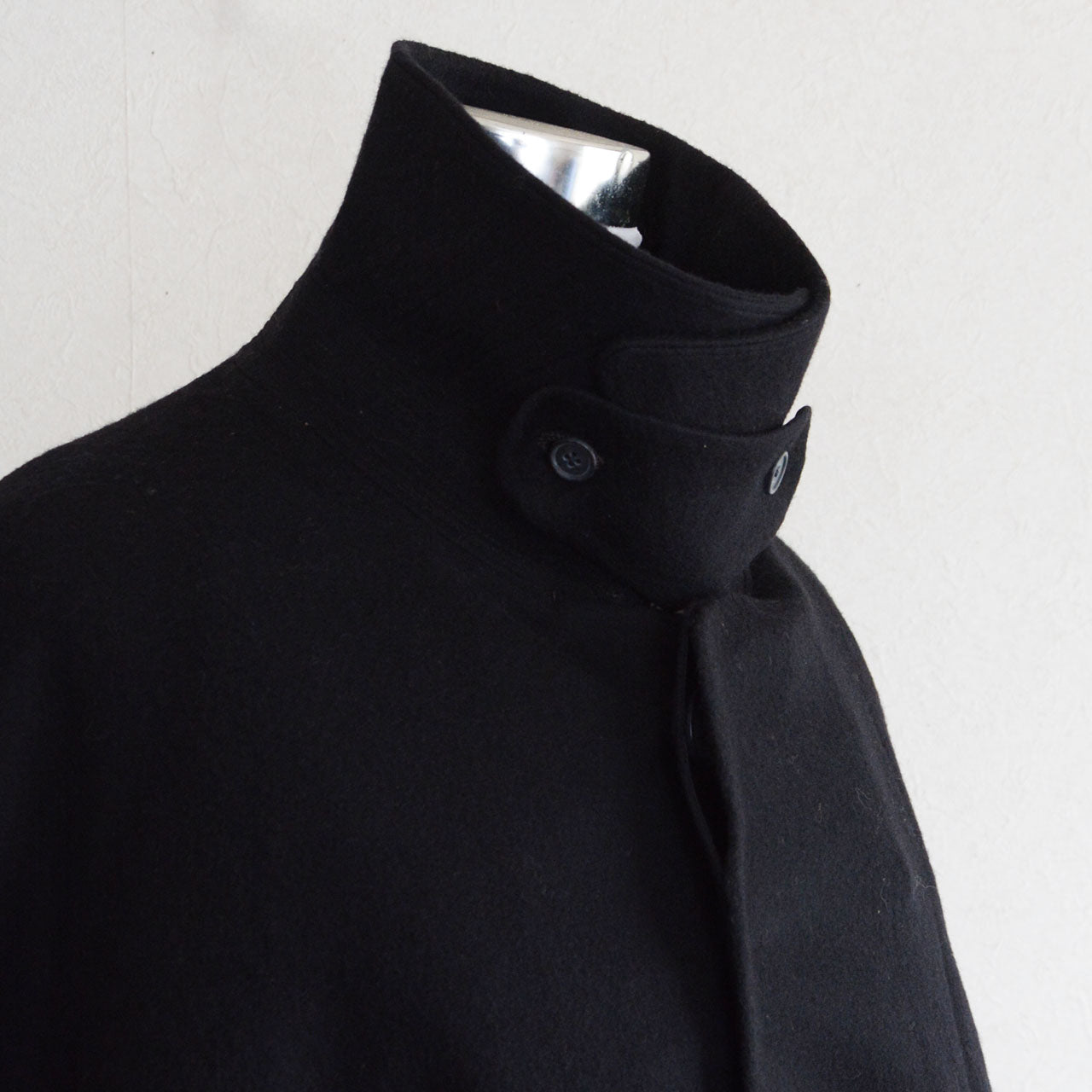 1920s–1930s Tonbi mantle featuring vest-like front construction for functional wear