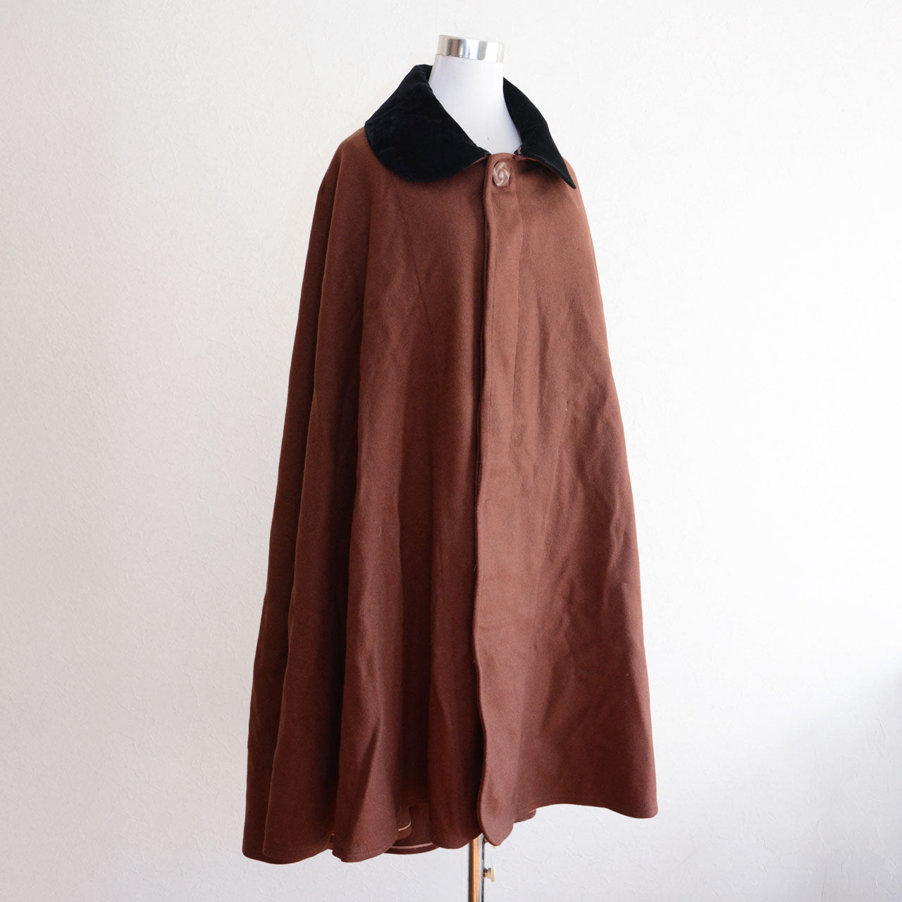 Japanese vintage wool cape from early to mid Showa period, featuring a flowing silhouette and timeless outerwear design